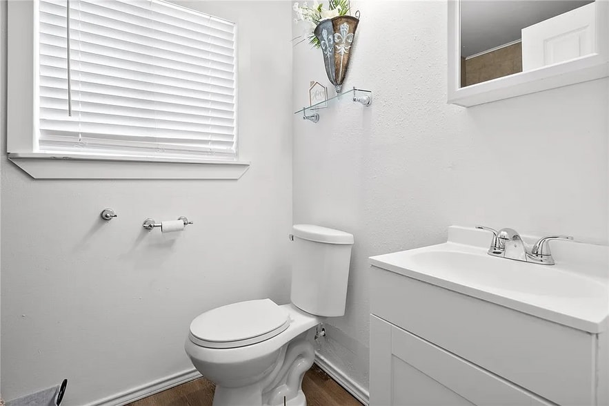 2nd floor bathroom - 120 Retama Ln