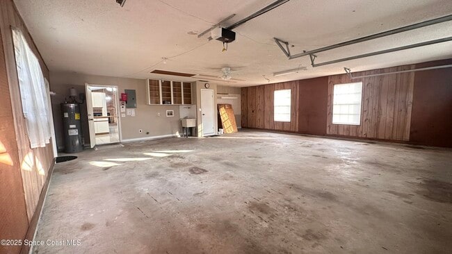 Building Photo - 301 Nesbitt St