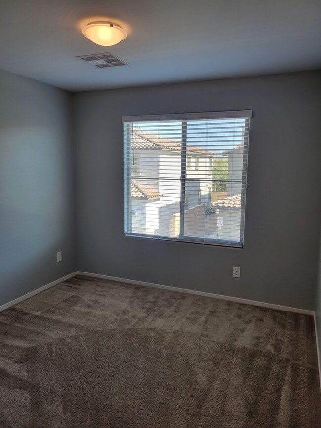 Building Photo - Beautiful 2 story with Roof Top Deck