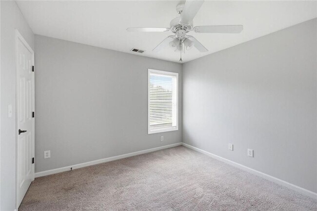 Building Photo - 518 S Fortune Way