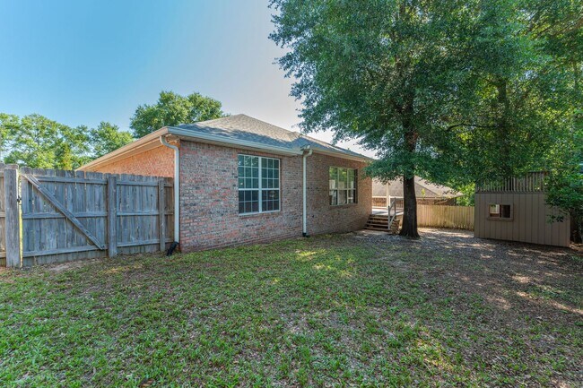 Building Photo - 4 Bedroom in Ideal Neighborhood!!