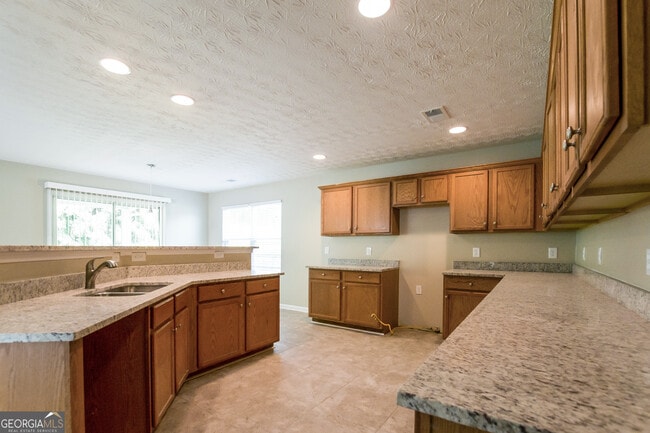 Building Photo - 2791 Groovers Lake Point