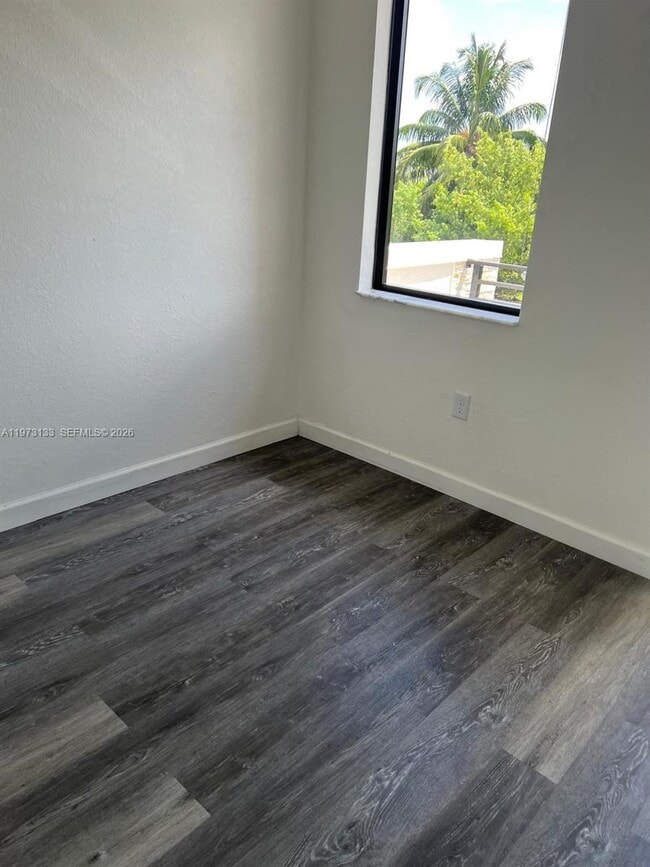 Building Photo - 20564 NE 5 PL