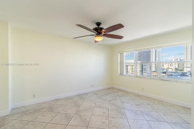 Building Photo - 121 Golden Isles Dr