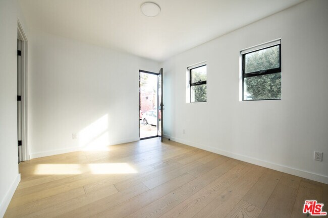 Building Photo - 1325 Cabrillo Ave