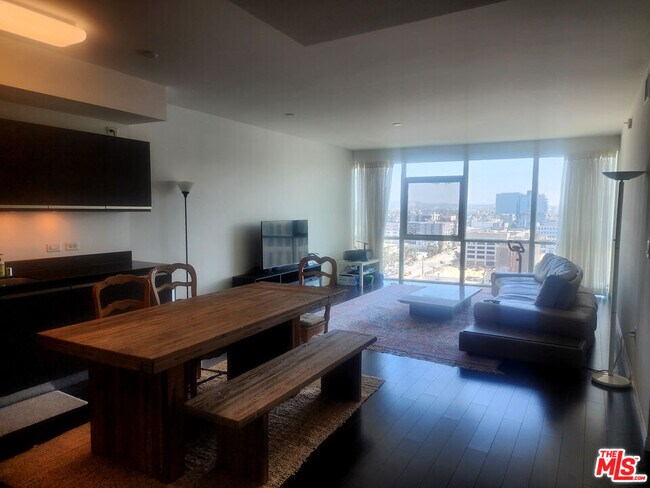 Building Photo - 3785 Wilshire Blvd