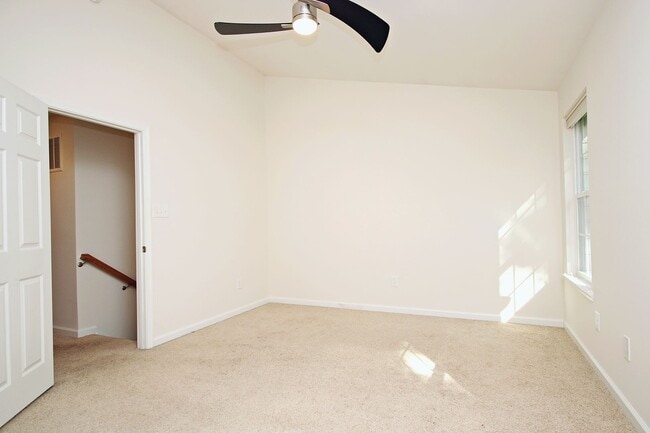 Building Photo - Pet-Friendly Townhome Near UVA Medical Center