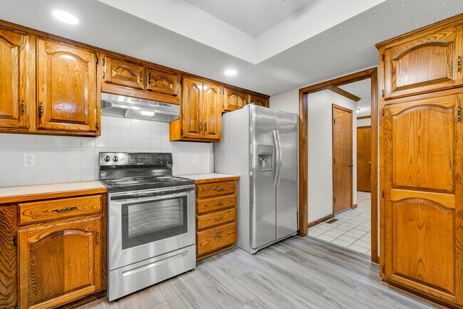 Building Photo - PRE-LEASING! 3 Bed / 2 Bath in south central Springfield