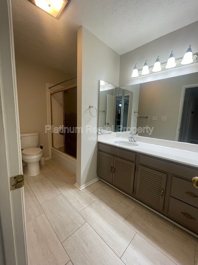 Building Photo - 402 Wynnes Ridge Cir SE