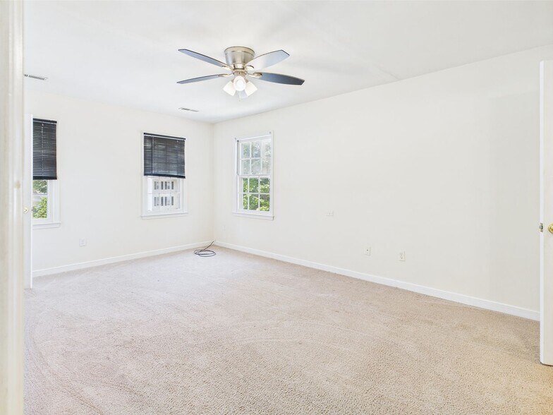 Building Photo - 10649 Genlou Rd