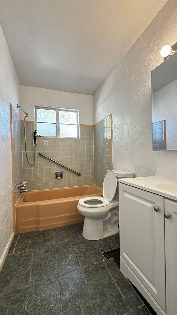 Building Photo - Bellevue4225