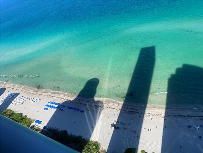 Building Photo - 17121 Collins Ave
