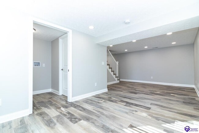 Building Photo - 187 Manley Ave