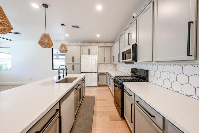 Building Photo - 25689 N 140th Ln