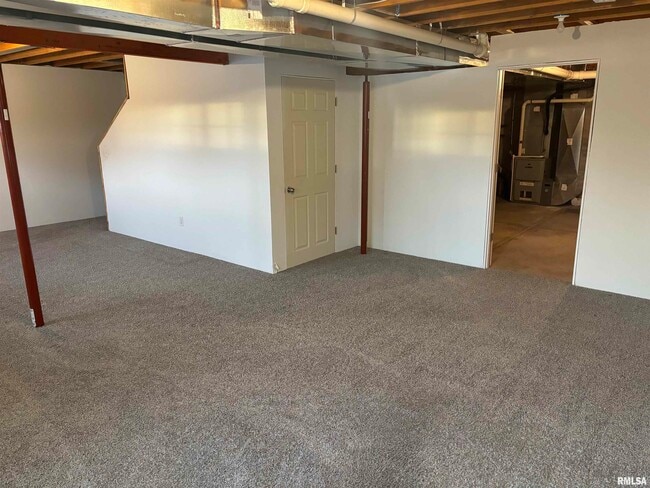 Building Photo - 2116 W Geneva Rd