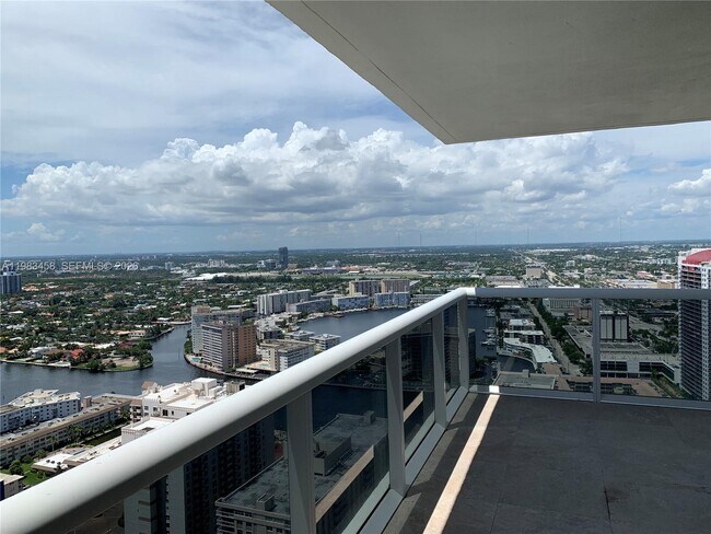 Building Photo - 1830 S Ocean Dr