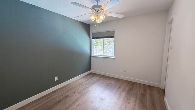 Building Photo - 1207 Darless Dr