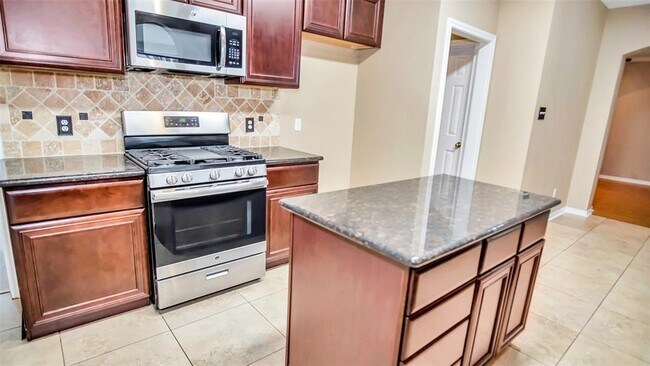 Building Photo - 2808 White Oak Ln