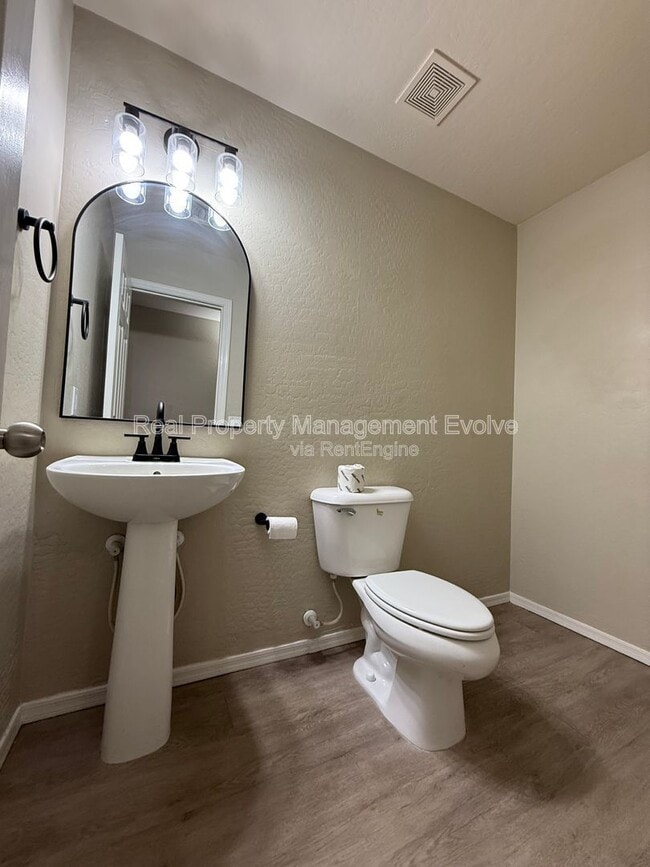 Building Photo - 12334 W Turney Ave