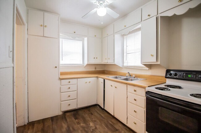 Building Photo - 3221 Baylor St