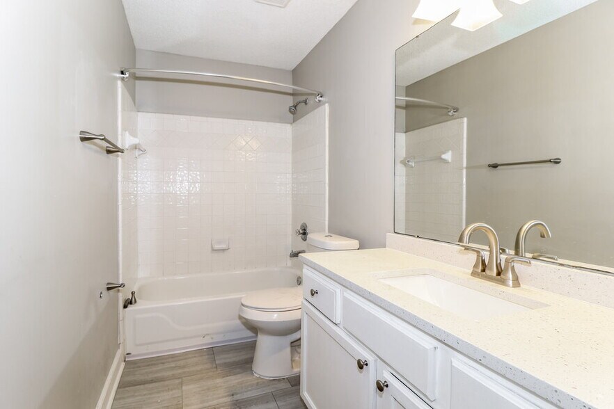 Building Photo - 9292 Tamhaven Dr