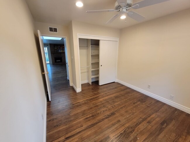 Building Photo - 4380 Entrada Dr