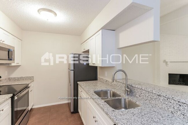 Building Photo - 913 Pepperidge Ct