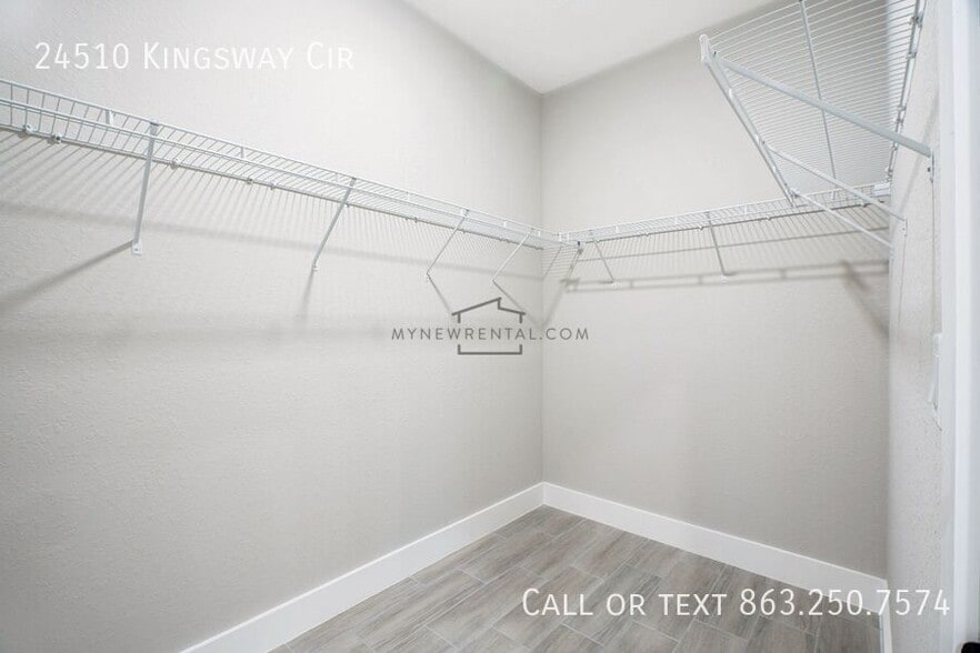 Building Photo - 24510 SW Kingsway Cir