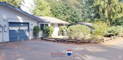 Building Photo - Move in ready - 2 bedroom 1 bath - No pets