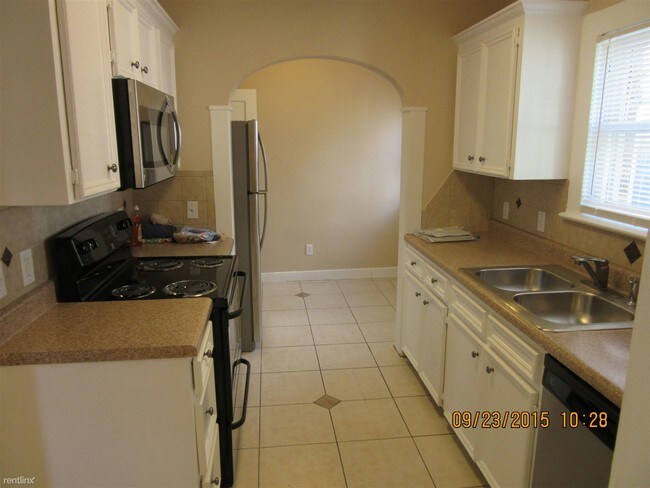 Building Photo - 1 br, 1 bath Duplex - 2715 Cleburne St Apt...
