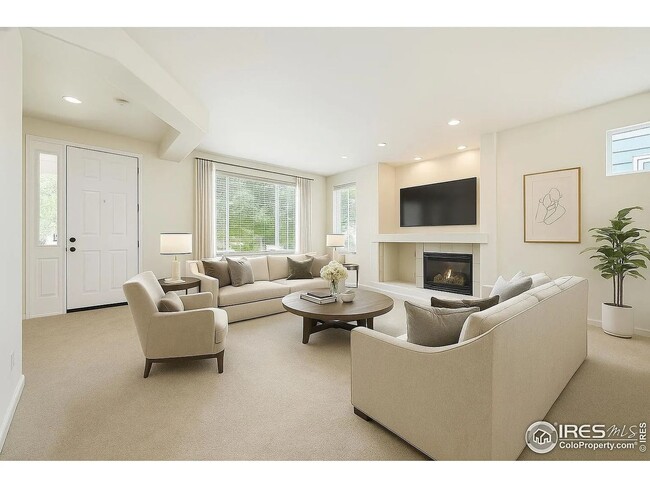 Building Photo - 300 Riverview Ct