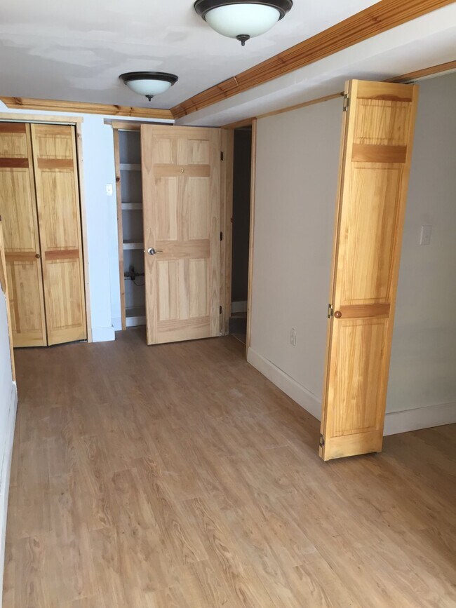 Building Photo - 166 Bush Ln