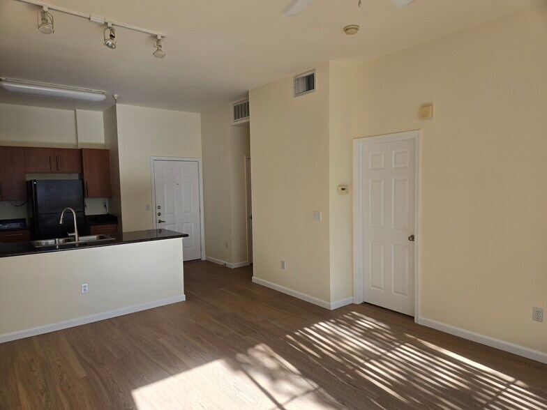 Open kitchen - 1060 S 3rd St
