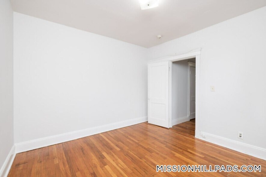 Building Photo - 49 Worthington St
