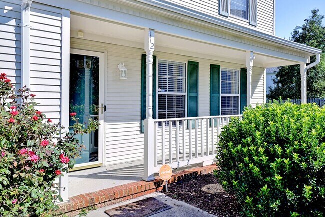 Building Photo - Convenient Coventry Home