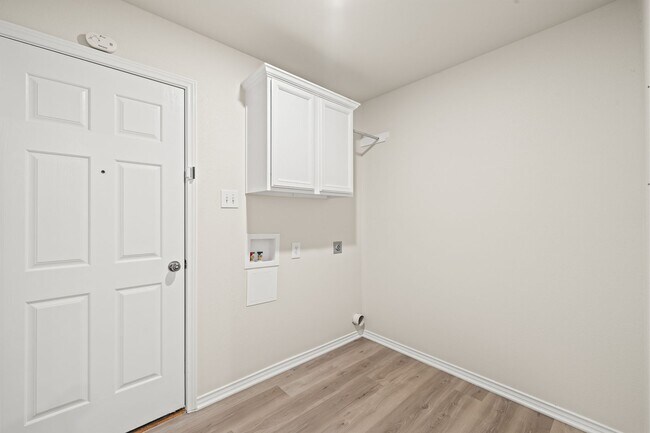 Building Photo - Large 3/2/2 in Frenship ISD!