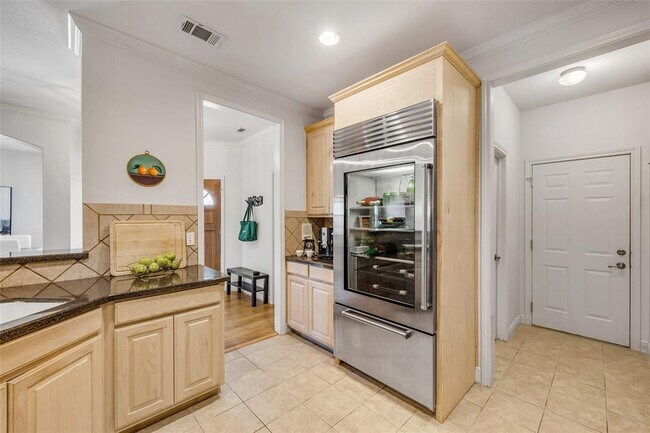 Building Photo - 5511 Oakwood Cove