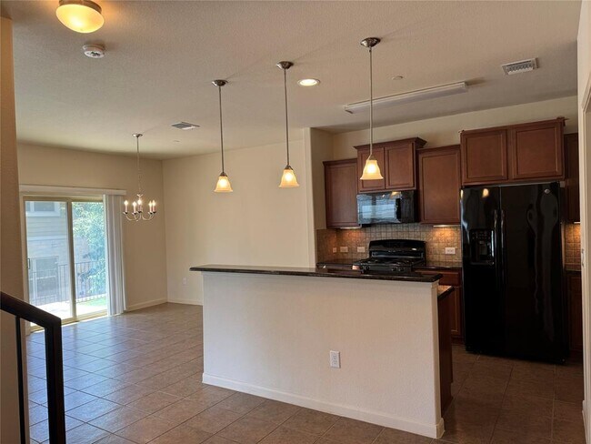 Building Photo - 1620 Bryant Dr
