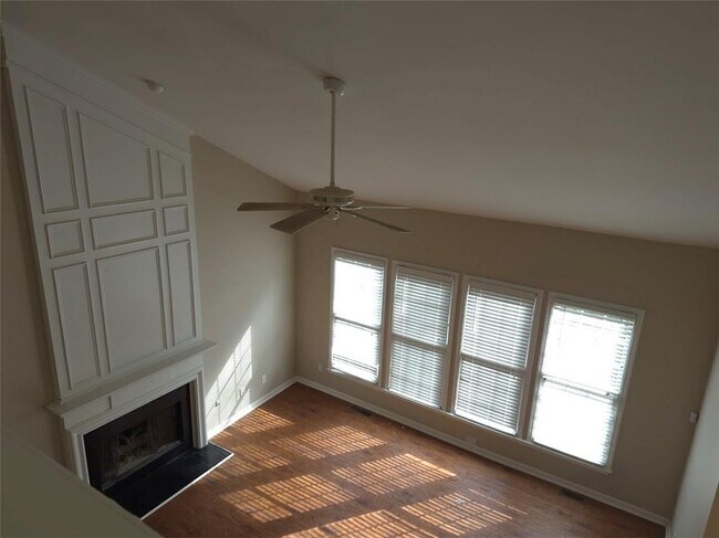 Building Photo - 450 Stedford Ln