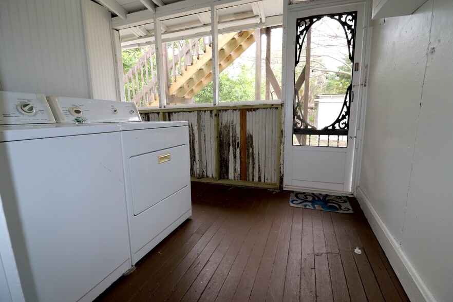 Building Photo - 2016 Hallwood Pl