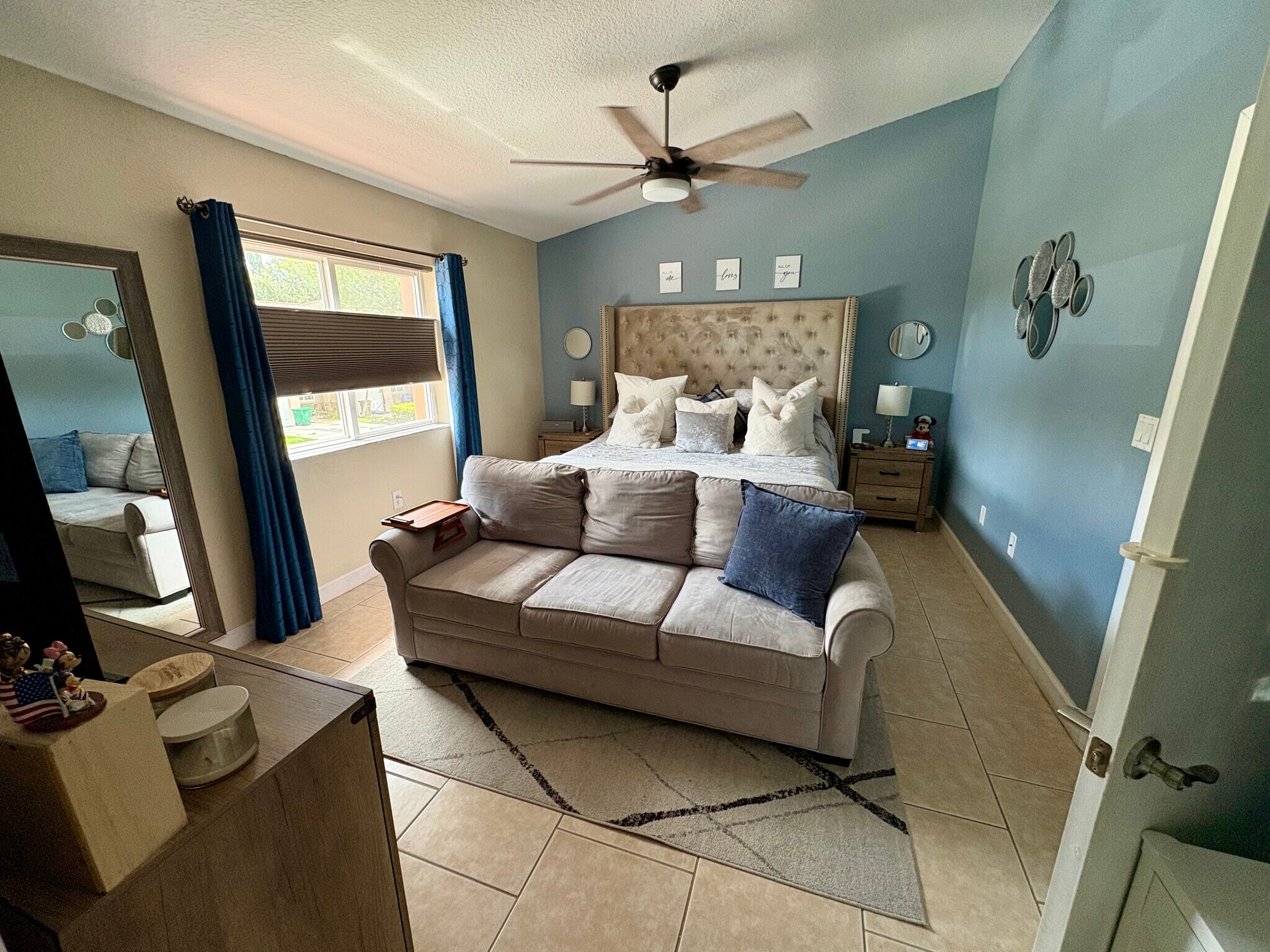 Building Photo - 4901 Palm Garden Ln