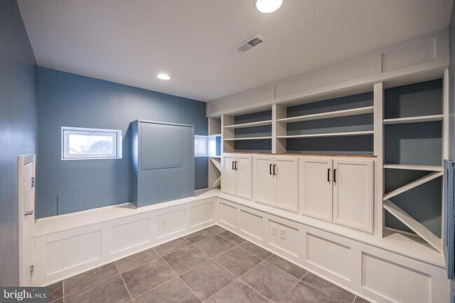 Building Photo - 1814 Christian St