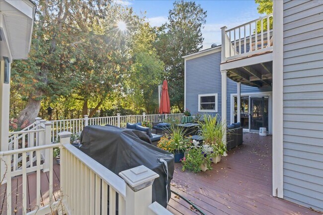 Building Photo - Well-Cared for historic beauty in private setting tucked in the Hill Section