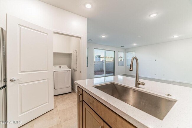 Building Photo - 3bed, 2bath Home