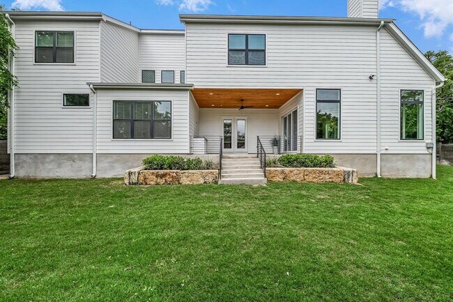 Building Photo - 1105 Lipan Trail