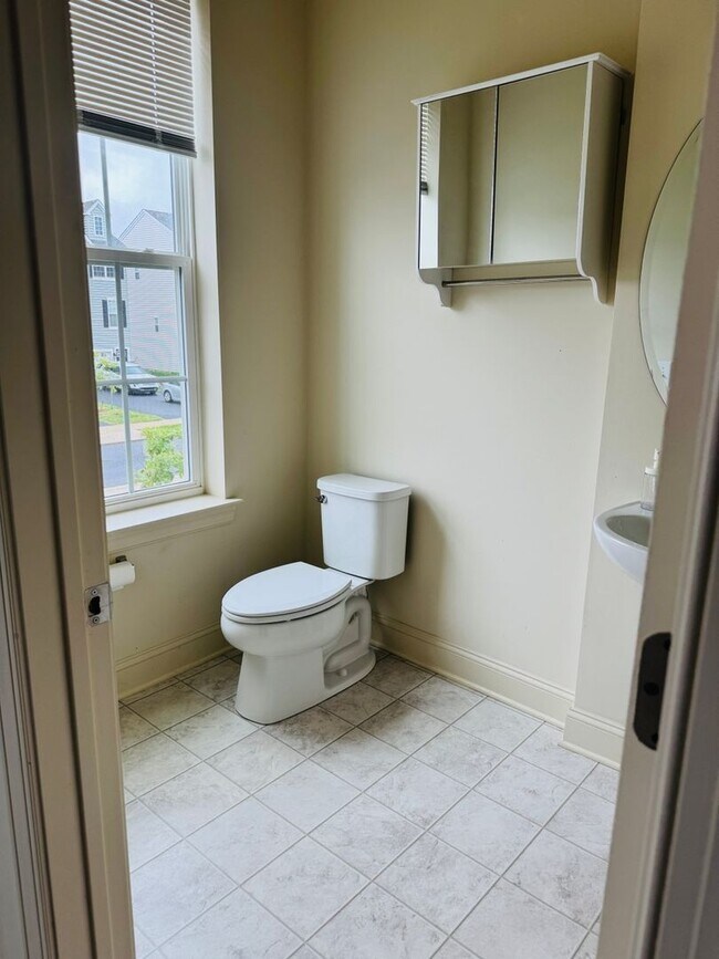 Building Photo - Spacious 3BR Townhome in Middletown