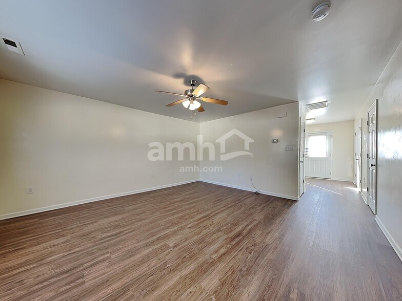 Building Photo - 103 Wolf Creek Ln