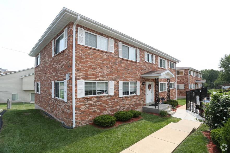 Monte Carlo Apartments 11142 Gravois Rd St Louis MO 63126 Apartment