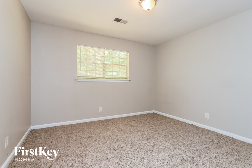 Building Photo - 6580 Short Rd