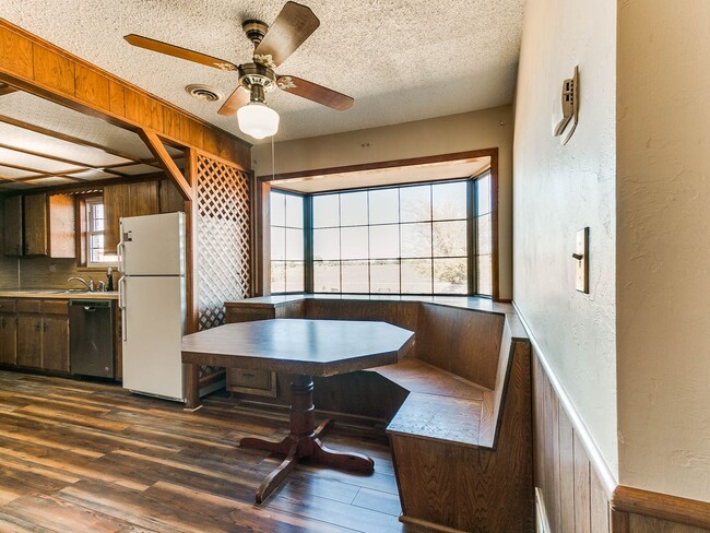 Building Photo - Beautiful 3 bed 2.5 bath home in the Country